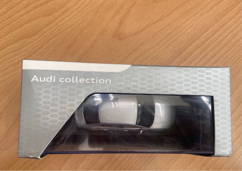 AUDI A3 Collection ICE Silver Modell 1 : 43 OVP in Grünstadt