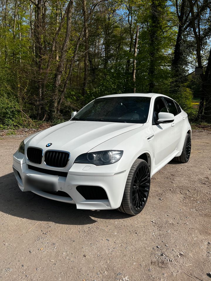 BMW X6 M Baureihe X6 M /Head Up /LED/Leder/Glasdach in Kämpfelbach