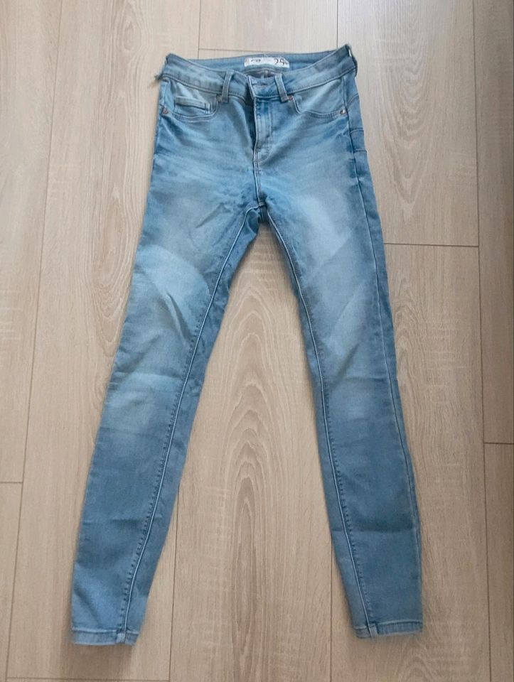 Jeans , Jogginghose, pyjama usw. Große XS S in Schwäbisch Gmünd