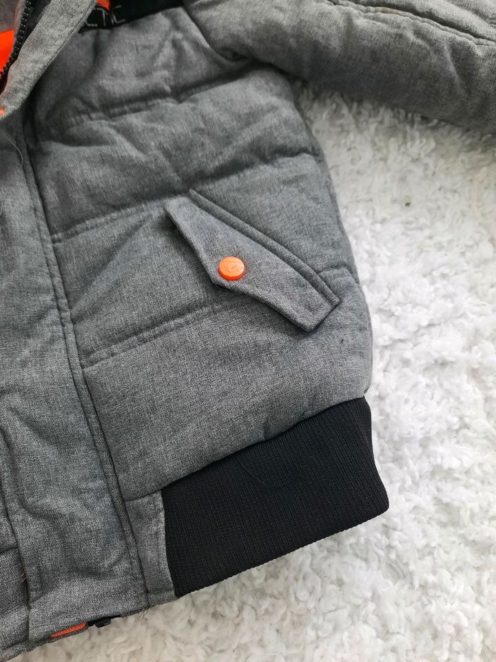 Jacke Steppjacke Jungen in grau Orange gr. 128 wie neu in Weißenfels