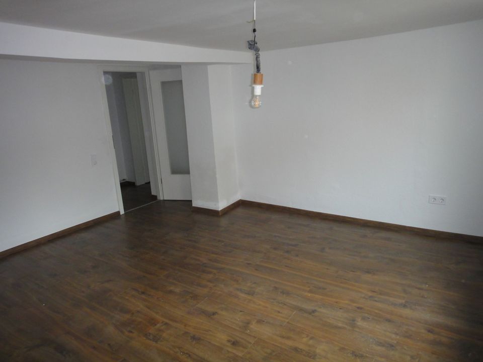 Eine ca. 67m² großen 2 Zimmerwohnung nach Renovierung. in Wehretal