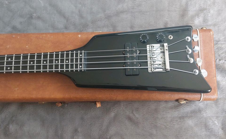 Vintage Duo: 1982 Kramer The  Duke Standard + Deluxe Bass + Case in Nürnberg (Mittelfr)