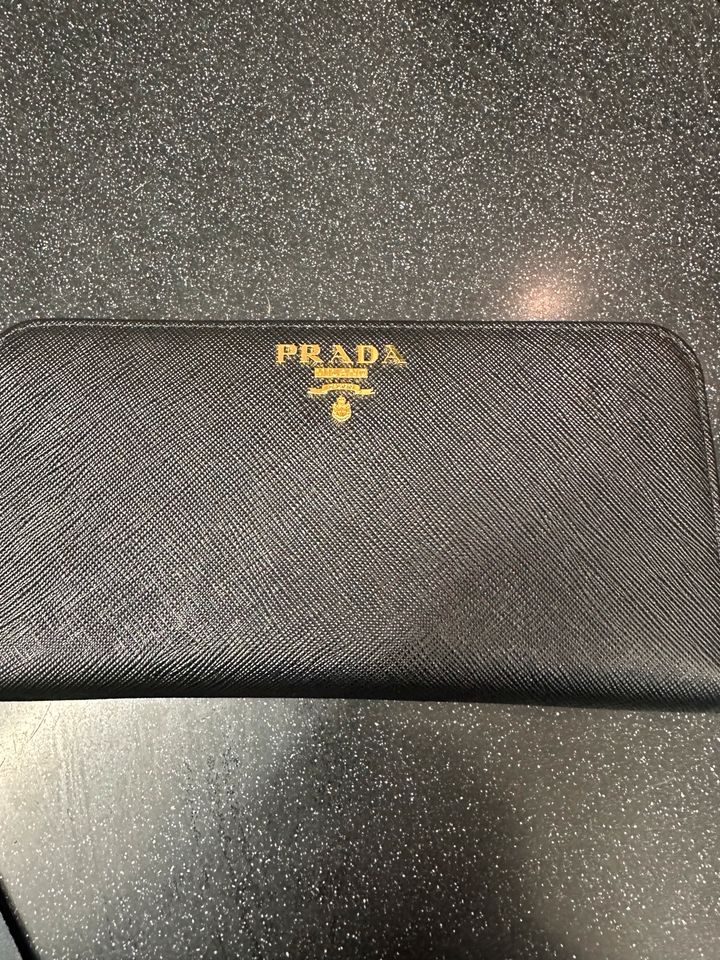 Prada Geldbörse Saffiano Leder schwarz in Mittelstetten