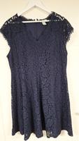 Kleid Spitze H&M dunkelblau blau Größe XL ca. 46 Hochzeit Niedersachsen - Wolfenbüttel Vorschau