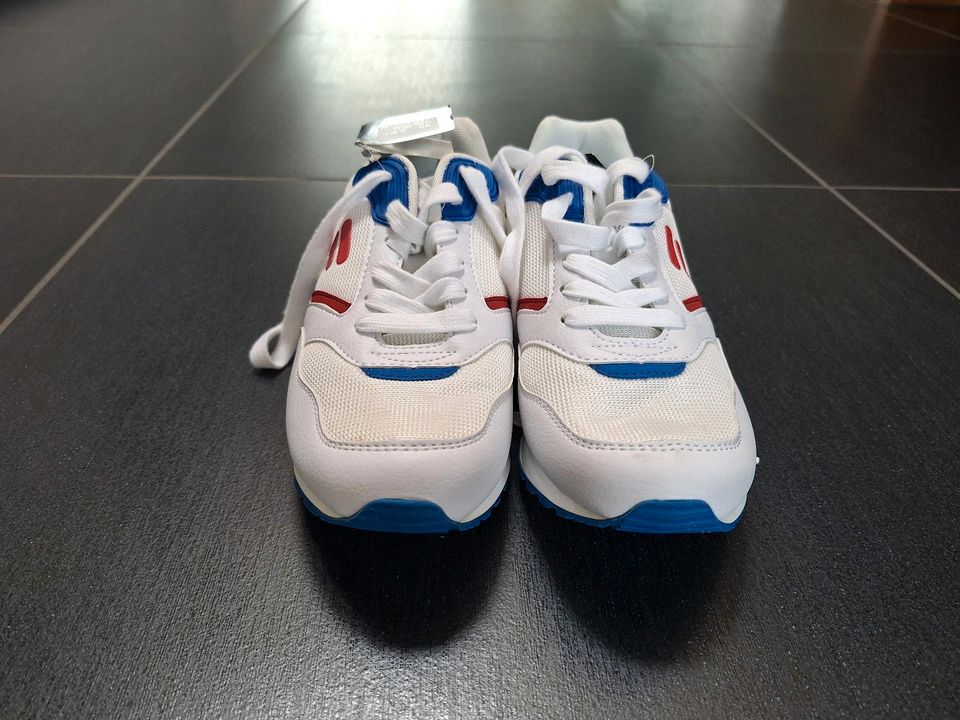 FILA / Sneaker / Sportschuhe / Freizeitschuhe / Gr. 40 / NEU !!! in Ehningen