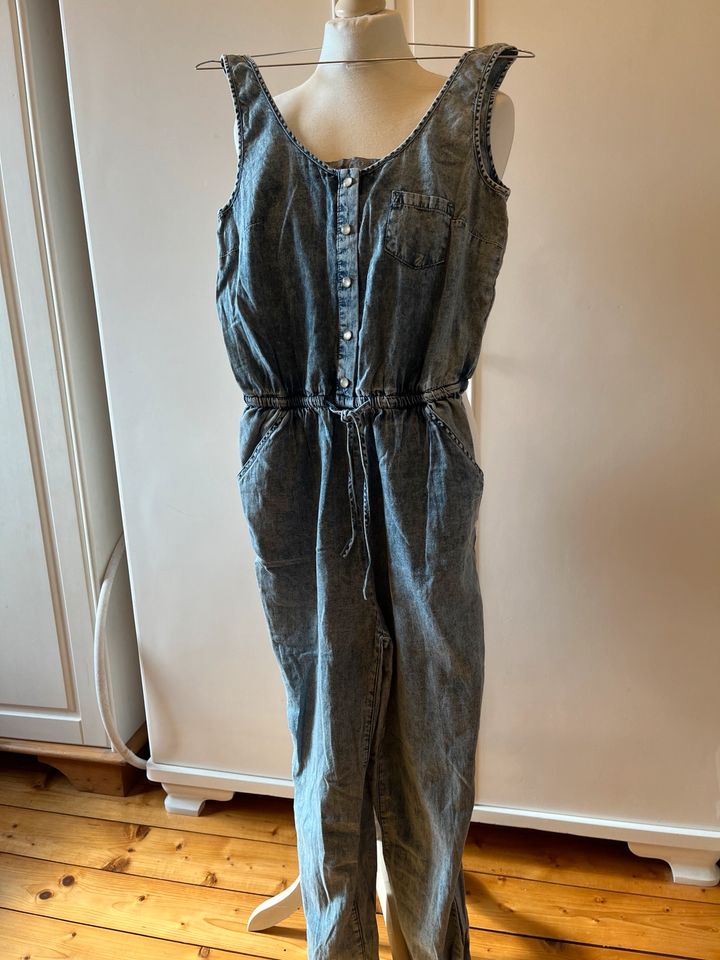 Lässiger Jeans-Jumpsuit in Bad Salzuflen