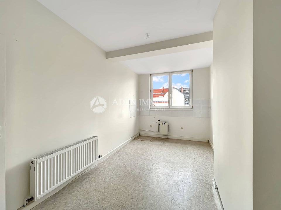 * Dachgeschosswohnung mit Terrasse und Potenzial: 3 bis 4-Zimmer!* in Berlin