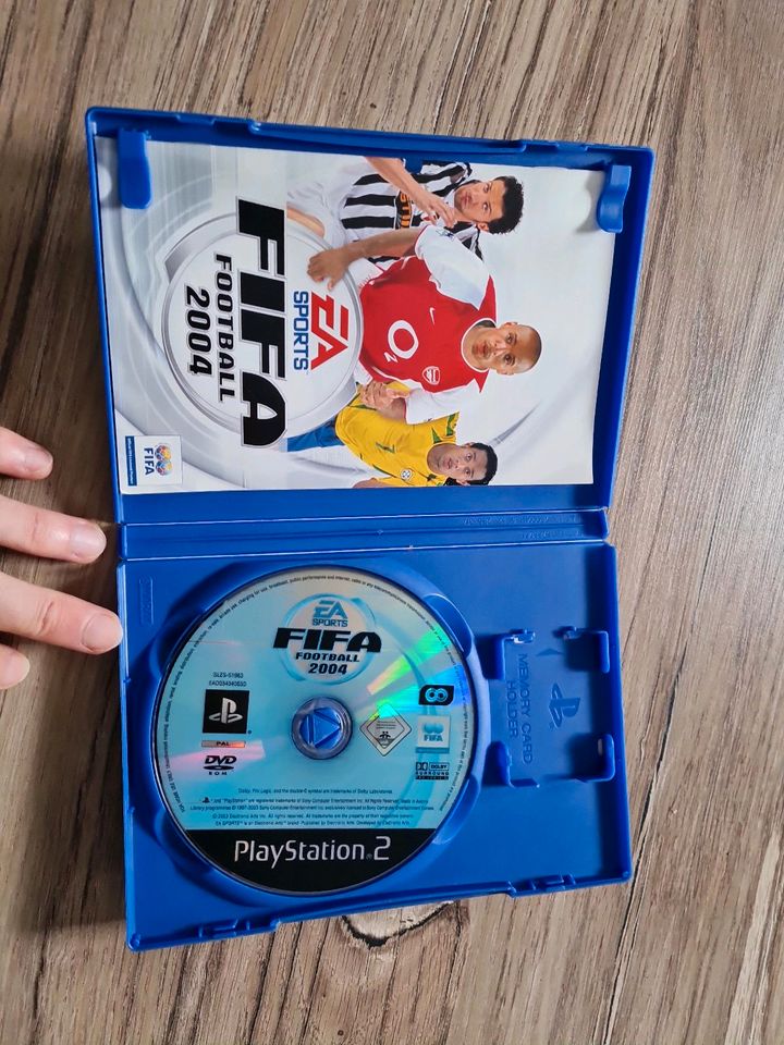 Spiel "Fifa Football 2004" Playstation 2 in Hessisch Oldendorf