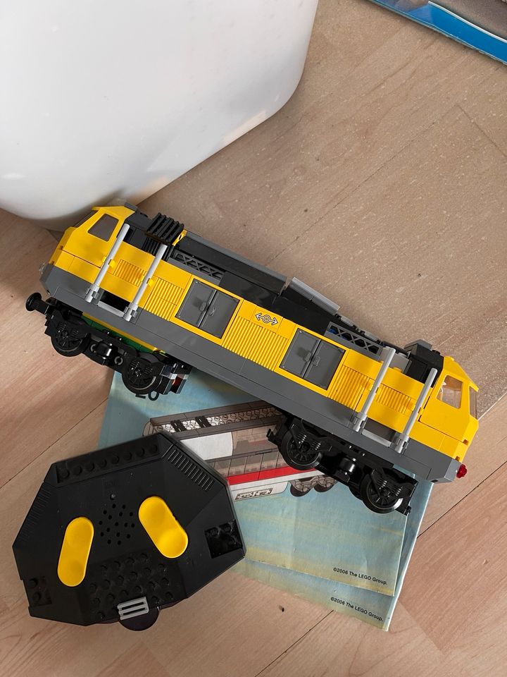 Lego elektrische Eisenbahn Konvolut Schienen und Fernbedienung in Bernau