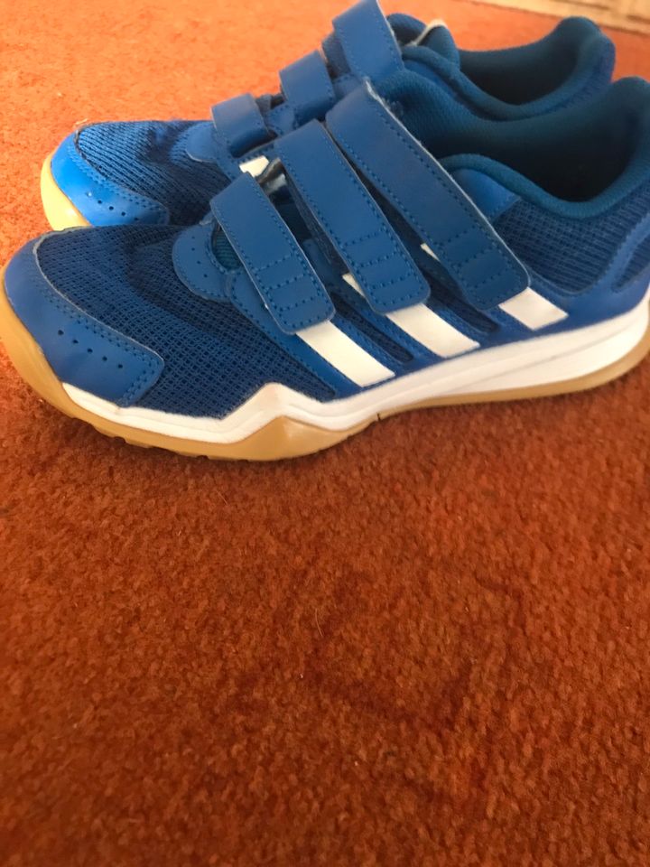 Adidas Sportschuhe in Dietmannsried