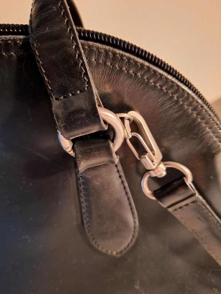 Esprit, elegante Handtasche mit Schultergurt u. Henkeln, schwarz in Berlin