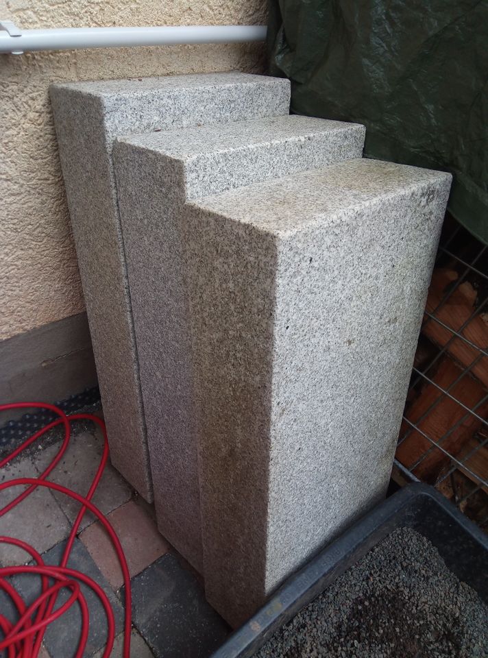 3 geflammte Granitblockstufen 75 x 35 x 15 cm in Hauenstein