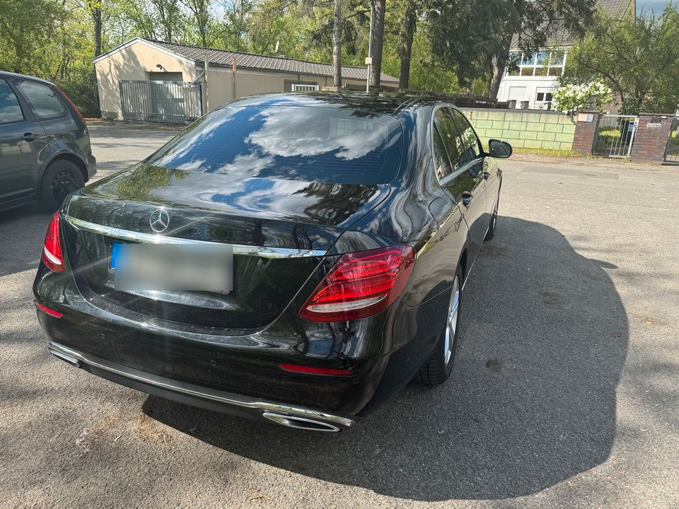 Mercedes Benz E 220 Avantgarde 9G 1.HD Autobahnfahrzeug in Griesheim