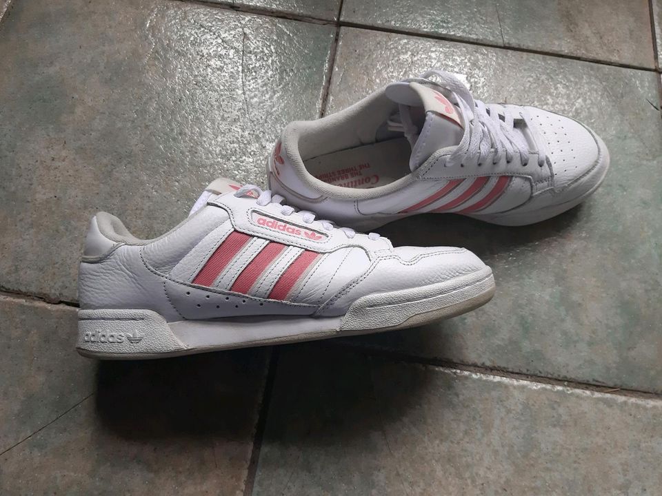 Adidas Sneakers in Hille