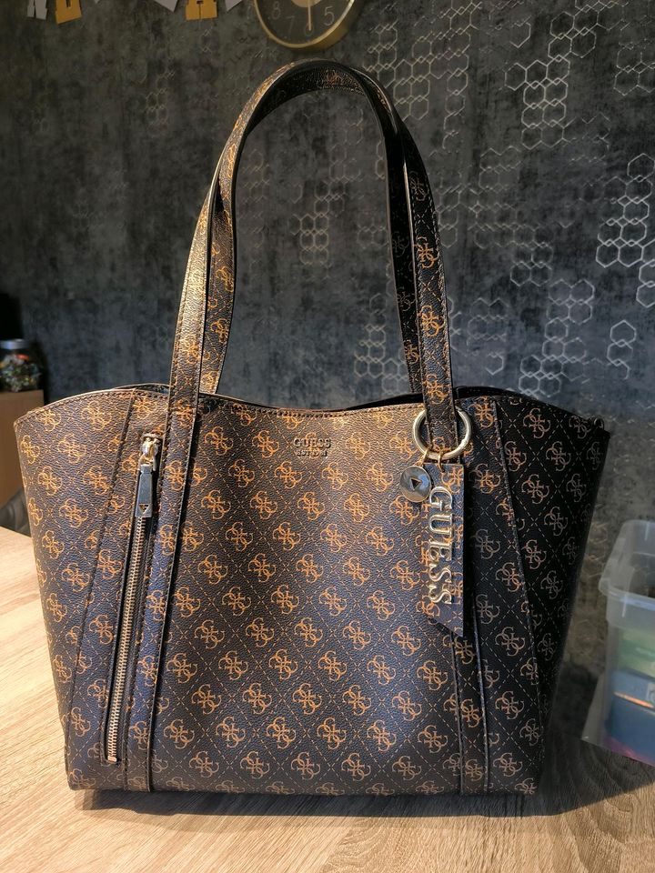 Guess Damen Tasche in Remscheid