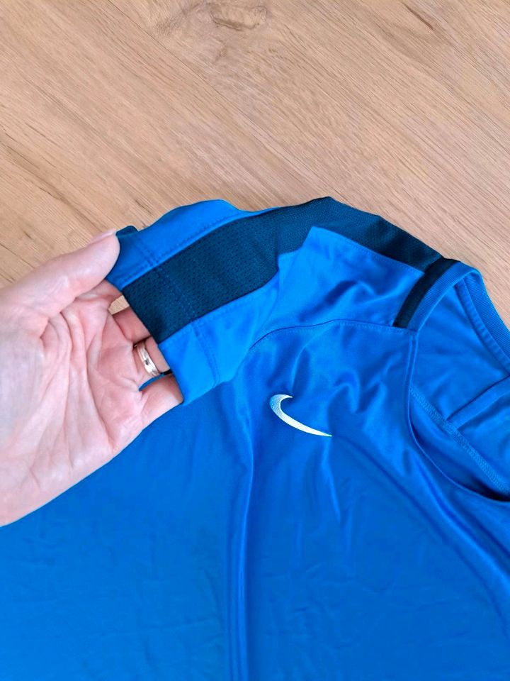 Nike Sport - / Fitnessshirt Damen Gr. M in Mülheim-Kärlich