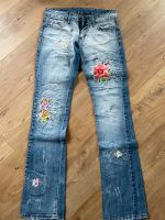 ***Stylische Jeans mit gestickten Blumen Gr. 27*** Sachsen - Niederwiesa Vorschau