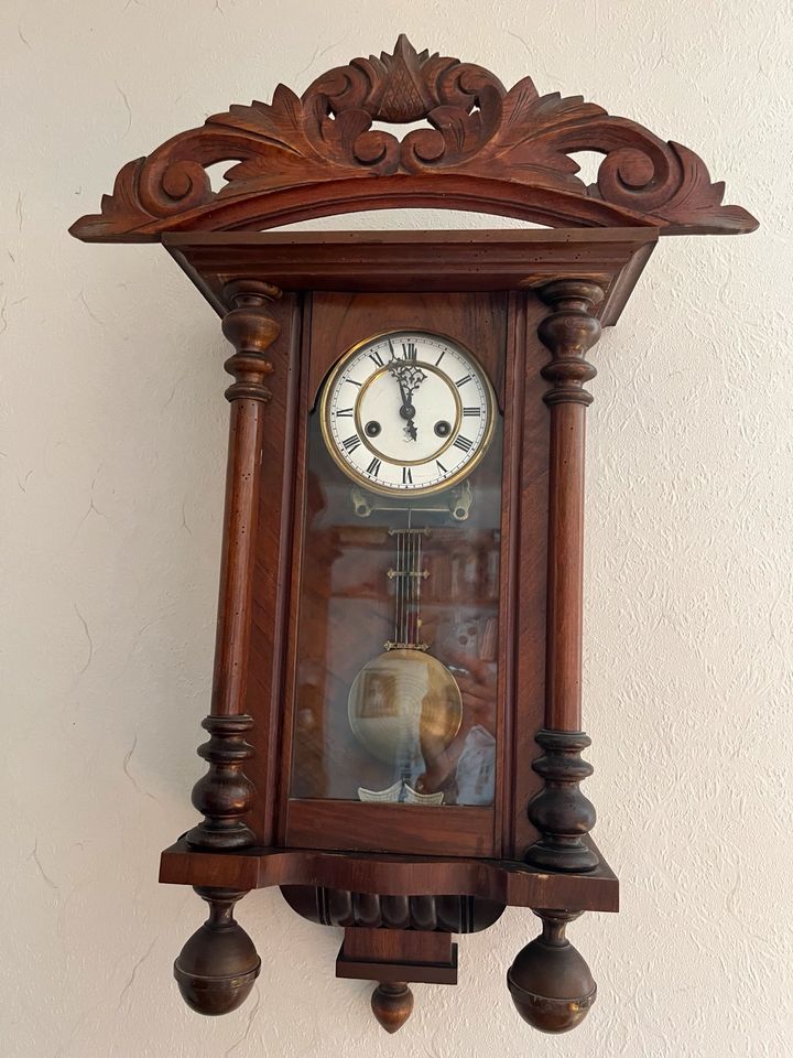 Alte Wanduhr / Regulator Gustav Becker mit Schlüssel 1897 in Prenzlau