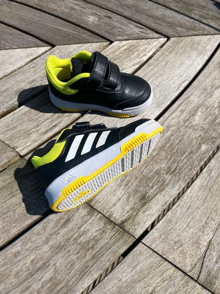 Adidas Kinderschuhe in Ascheberg