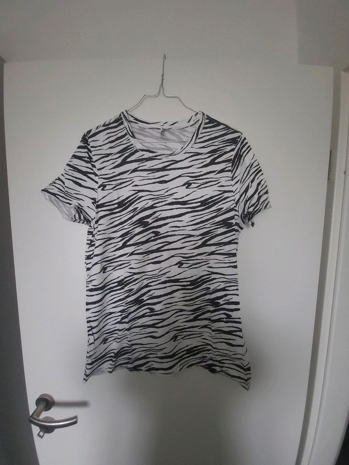 Only Shirt Damen Zebra L in Magdeburg