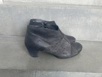 Stiefeletten Schuhe von Think! in Gr. 39 sehr gut erhalten Bayern - Donauwörth Vorschau