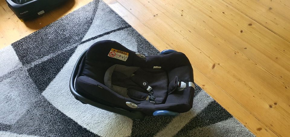 Maxi Cosi CabrioFix + Isofixbasis (FamilyFix) in Leipzig