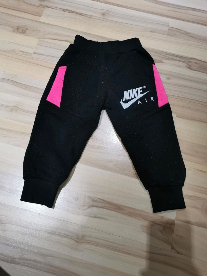 Trainingsanzug Jogginganzug Jacke Hose pink schwarz in Meinheim