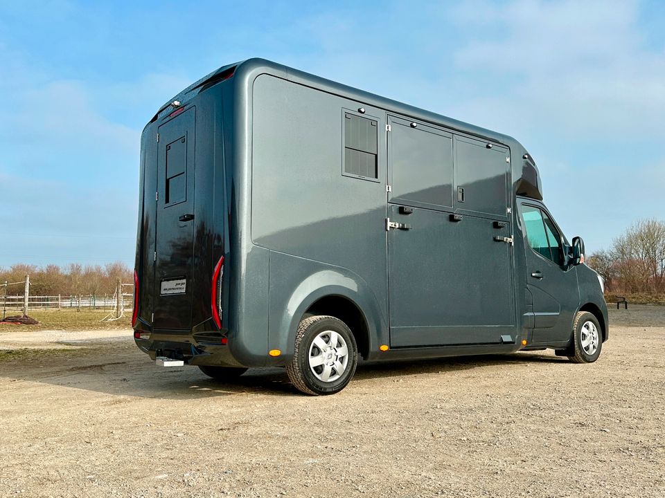 RENAULT 2-Pferdetransporter LKW Sondermodel 2024 Vollausstat. NEU in Vaterstetten