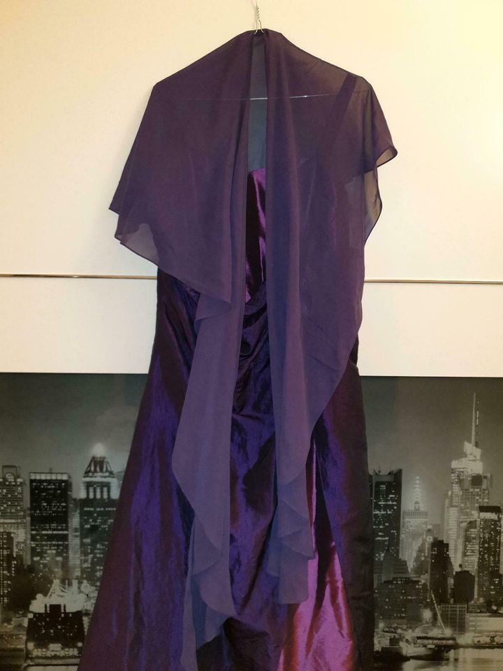 Schickes Abendkleid von LE KRESS, Gr. 46 in Bellenberg