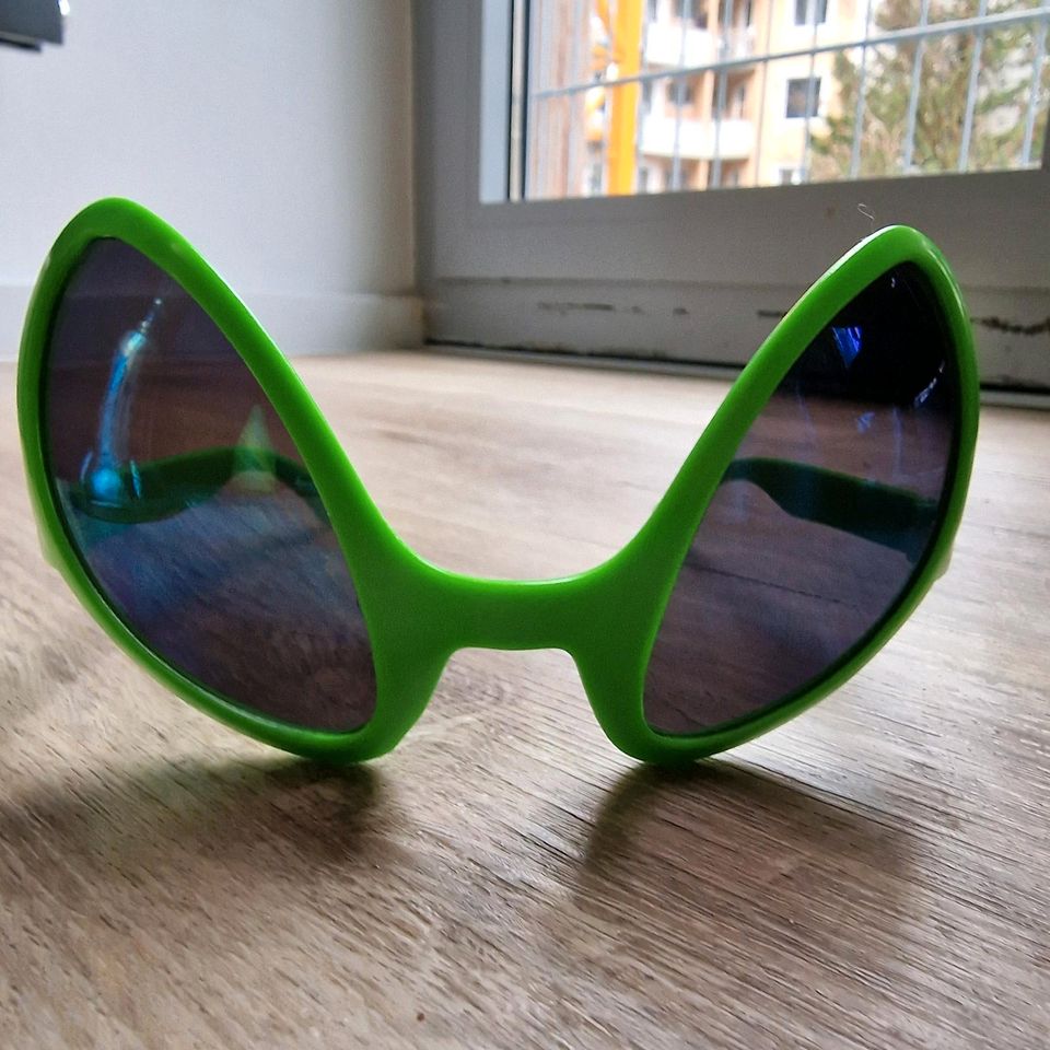 Alien Sonnenbrille in München - Schwabing-Freimann | eBay Kleinanzeigen ist  jetzt Kleinanzeigen