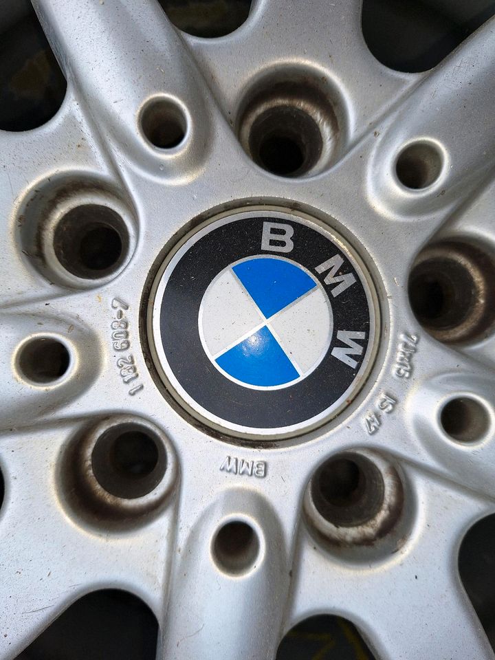 4 Stück Alufelgen BMW E36 7Jx15 ET47 LK5x120 11826087 in Oberaurach