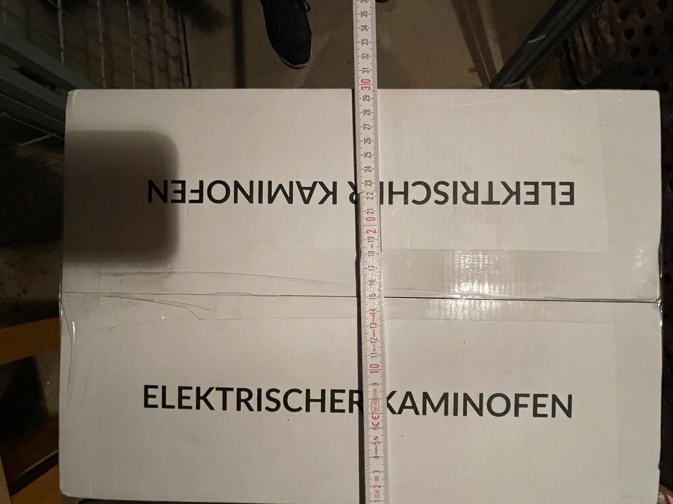 Elektrischer Kaminofen schwarz 1,8 KW in Berlin