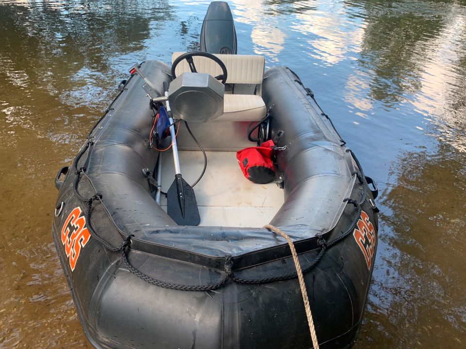 Zodiac Bombard C3S Festrumpf Schlauchboot Yamaha 40PS mit Trailer in Sand a. Main