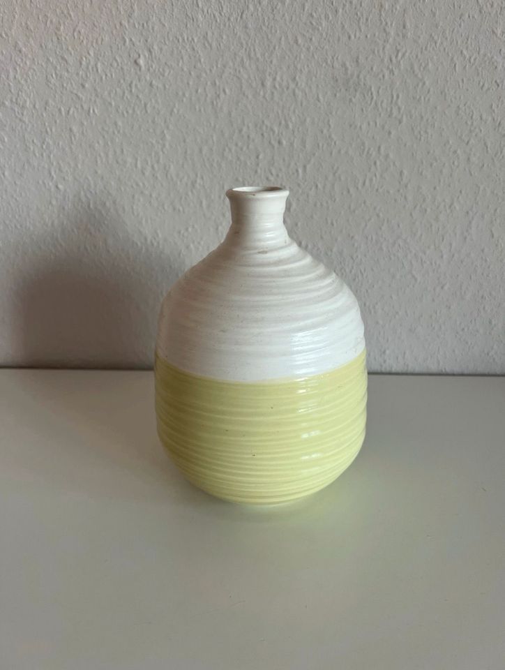 Vase grün weiß / Blumenvase in Hanau