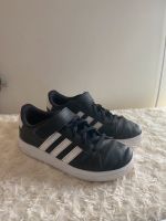 Adidas Schuhe Jungen, Größe 16 Sachsen-Anhalt - Zerbst (Anhalt) Vorschau