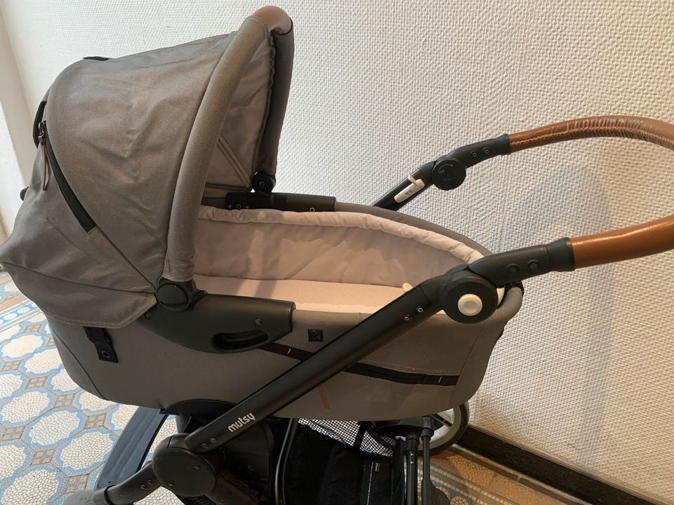 Ein toller Kombi Kinderwagen Mutsy EVO 2 in 1 top Zustand in München