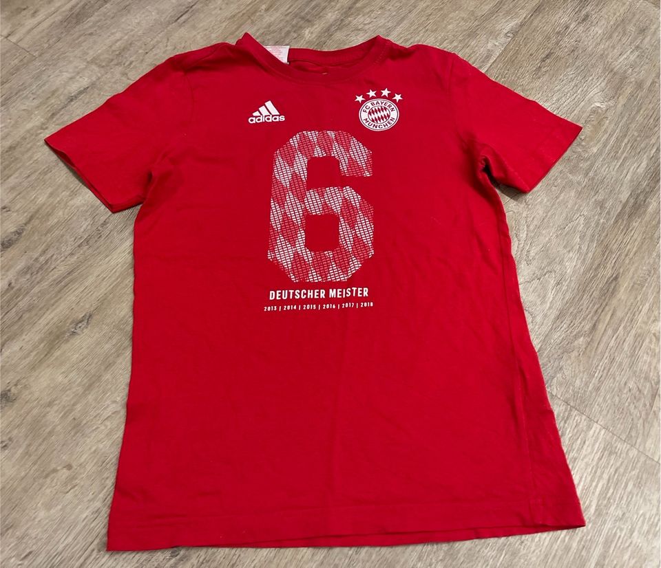 ADIDAS FC Bayern Shirt Sportkleidung Gr. 146-152 in Wennigsen