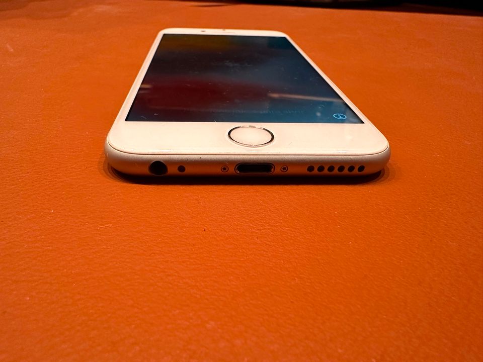 Apple iPhone 6S silber 64 GB in Erlau