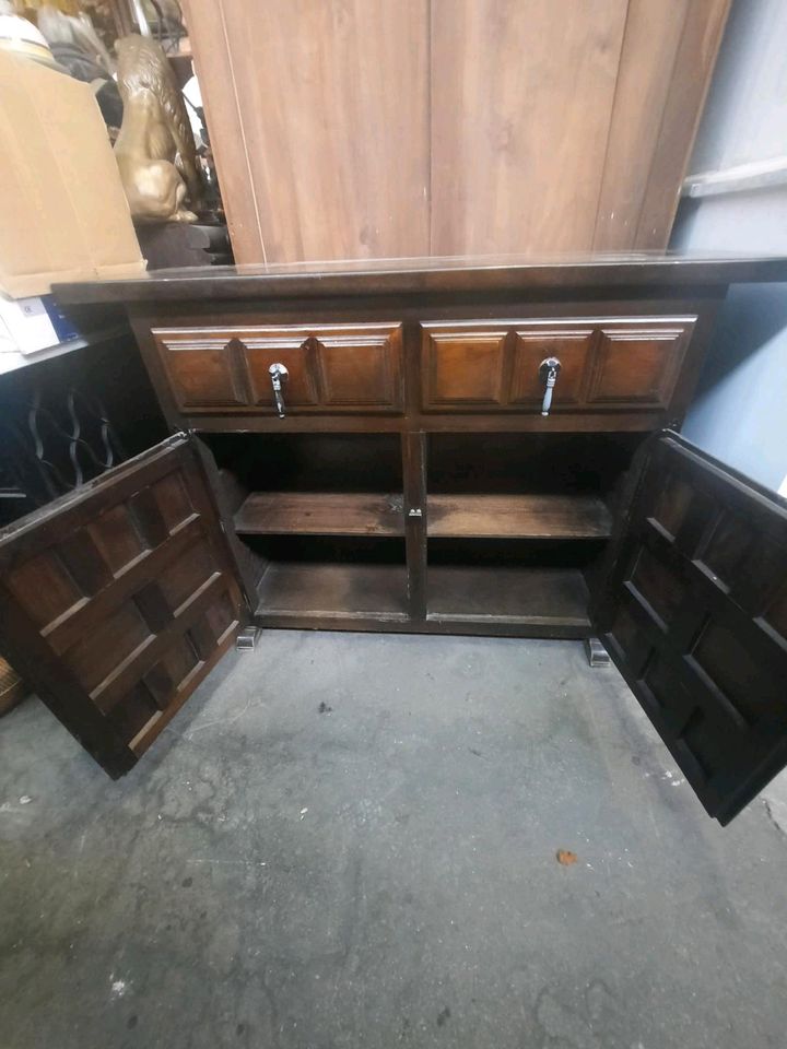 Retro Kommode Sideboard Anrichte Alt Massiv Holz Vintage in Groß-Gerau