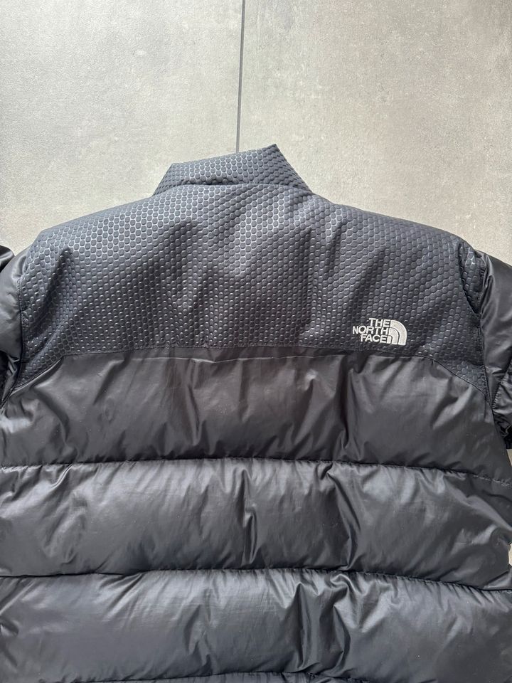 The North Face Nuptse Dauenjacke Größe M in Seggebruch