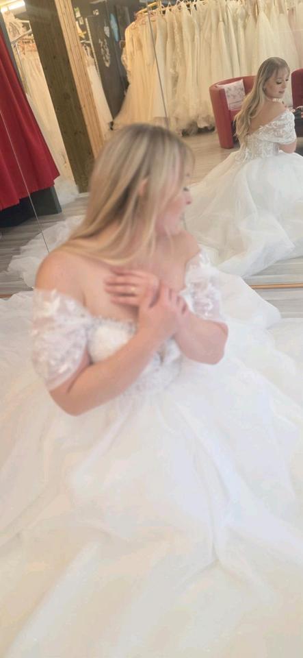 Brautkleider DIESES WOCHENENDE BIS 22 UHR FRÜHLINGS SALE in Kalletal