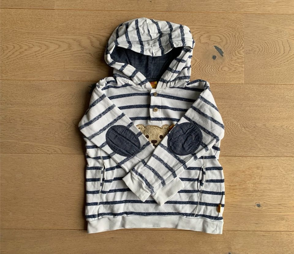 TOP//STEIFF❤️schöner Kapuzen-Pullover Quietsche/ Patches Gr. 104❤ in Berlin