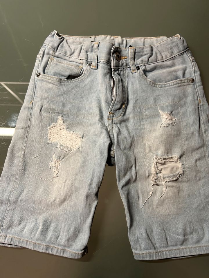 H&M Jeans shorts 140 in Grünberg