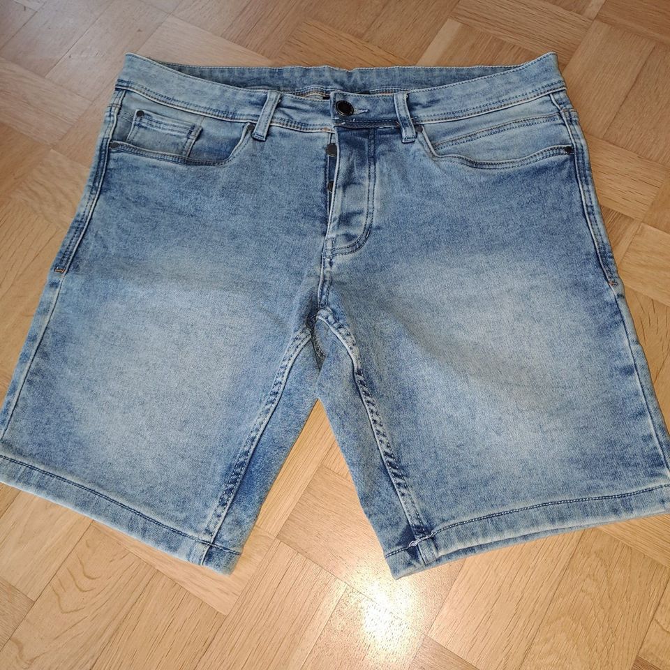 Herren Jeans Shorts in Pattensen