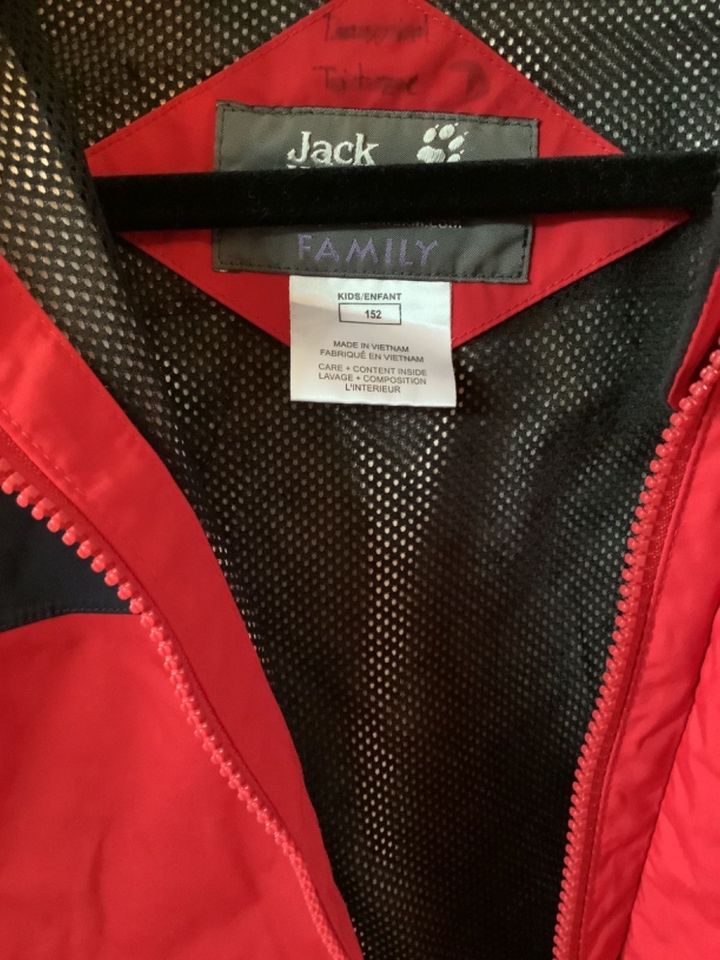 Regenjacke „Jack Wolfskin „ in Veitshöchheim