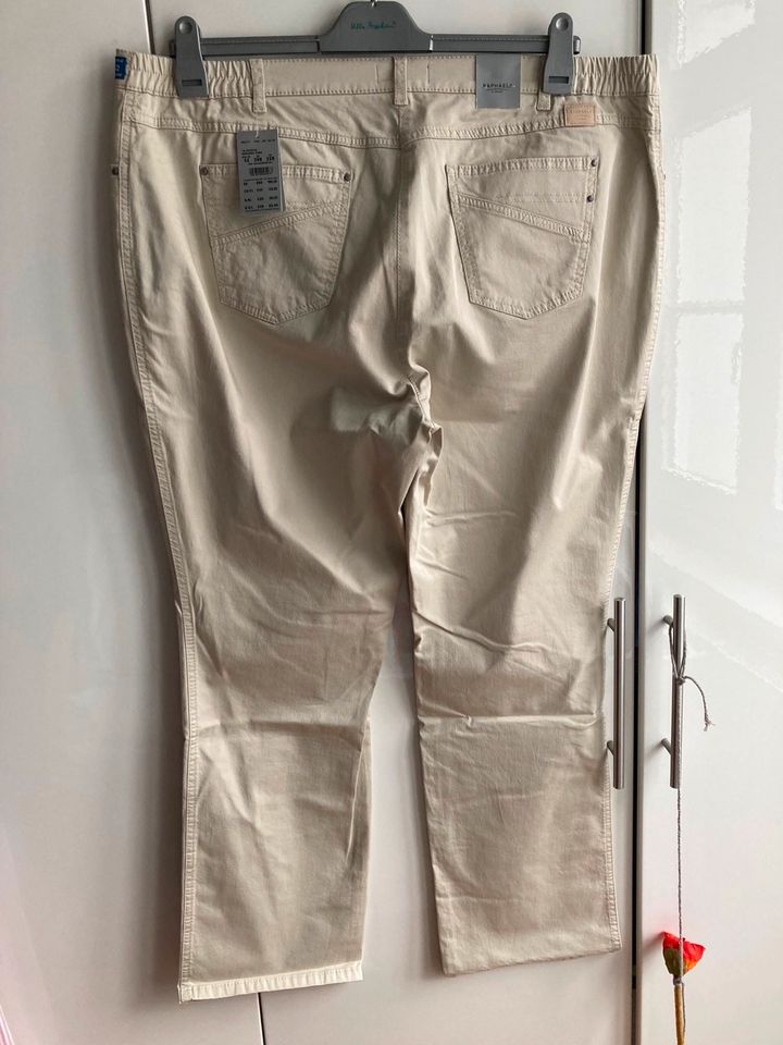 Beige Jeans von Raphaela by BRAX Gr. 52 mit Etikett in Hamburg