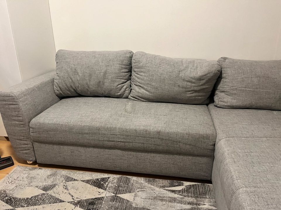 Couch mit Bettkasten inklusive Kissen in Niestetal