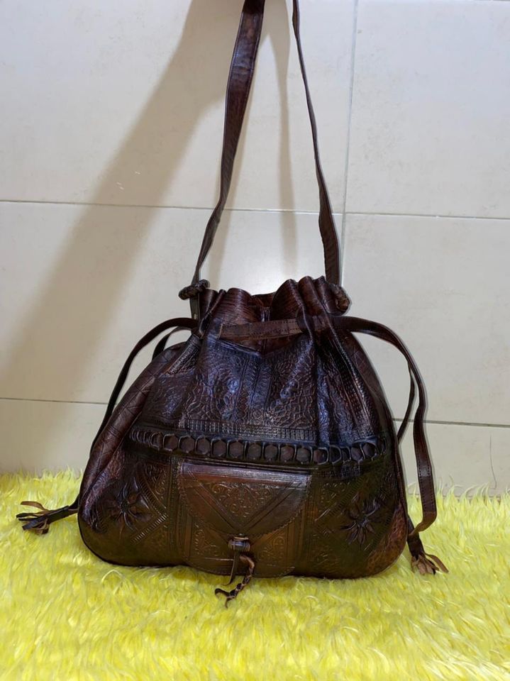 Handtasche aus dunkelbraunem Leder in Hameln