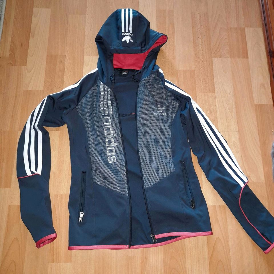 Adidas Jacke Gr.S in Norden