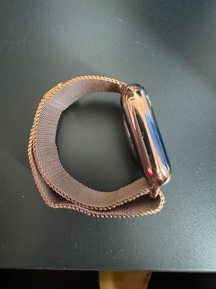 Apple Watch Series 4 GPS/CEL Gold Stainless Steel 40mm + Armband in Bonn